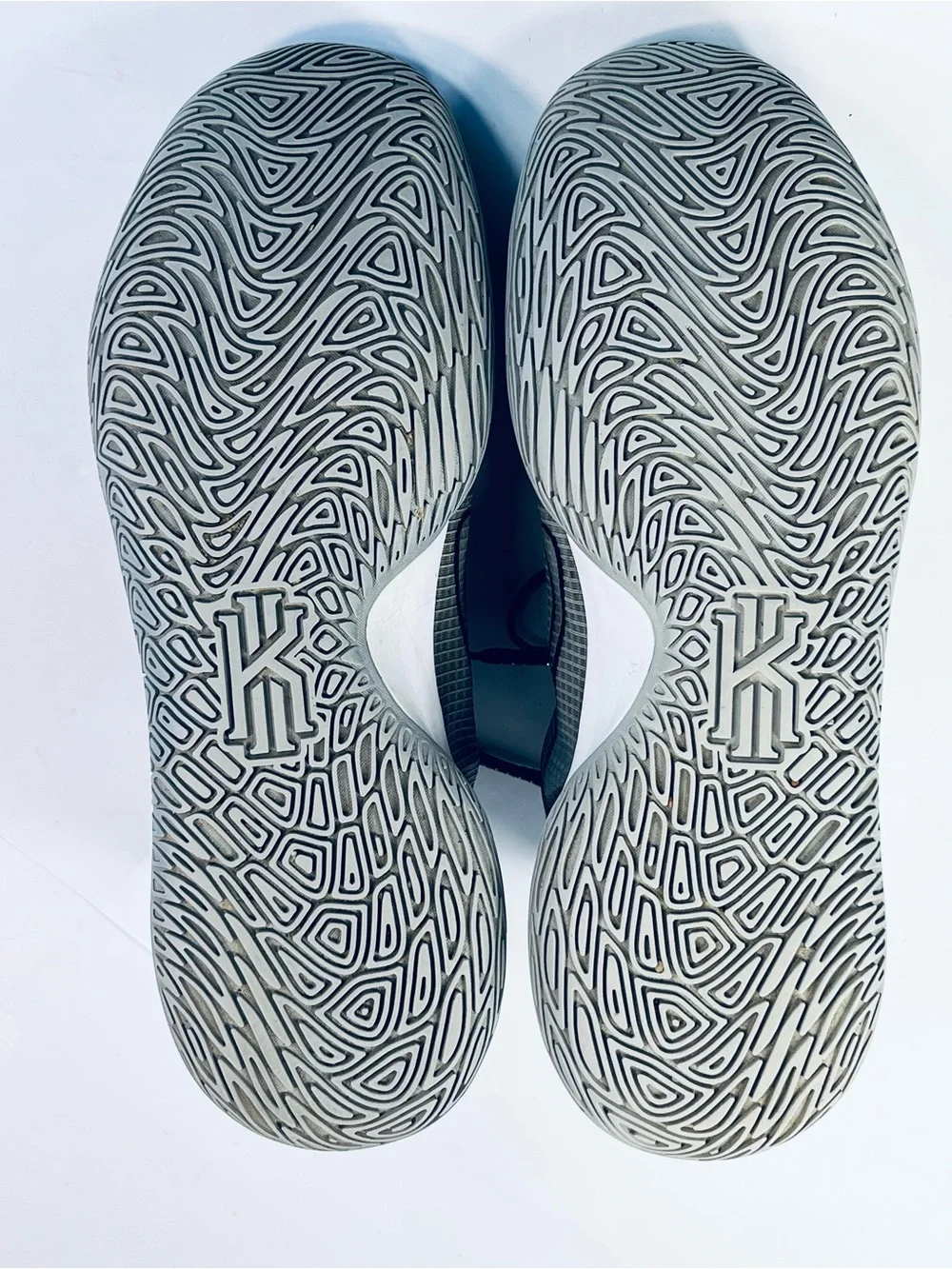 Nike Kyrie Flytrap 4 Gray Black Basketball Shoes #CT1972-002 Men’s Size:9